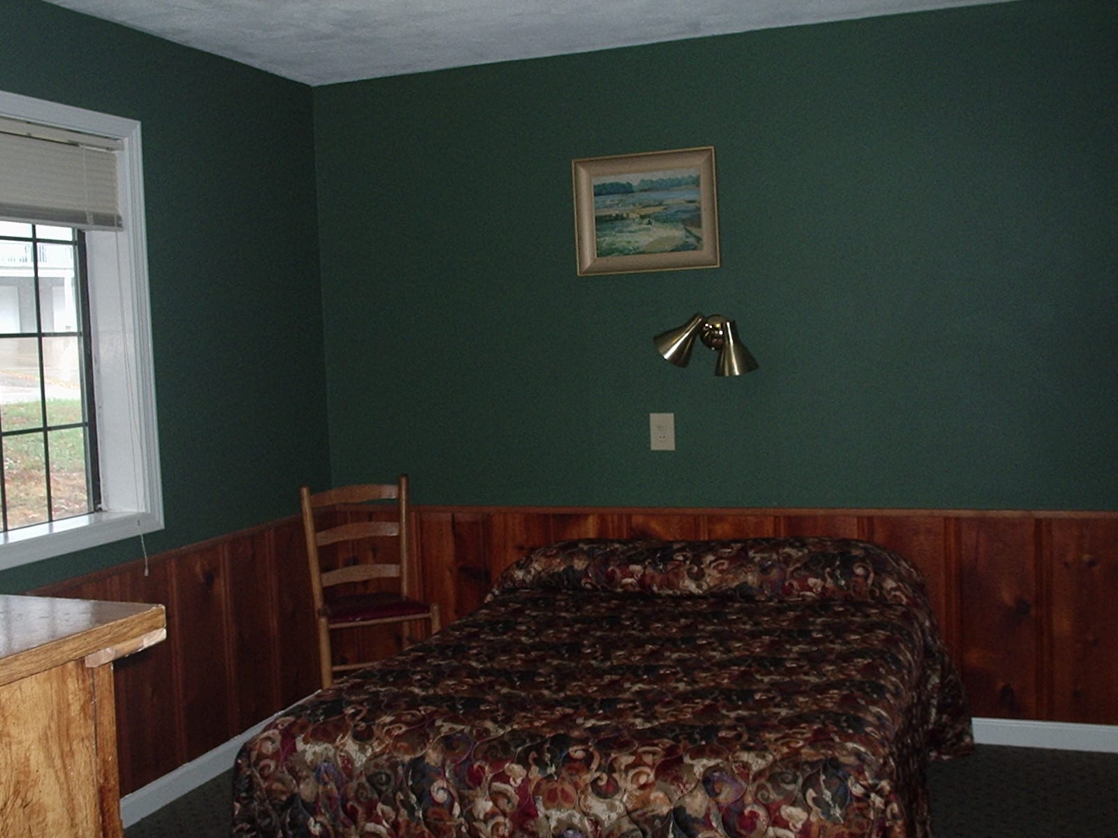 Executive Cottage - king bedroom.