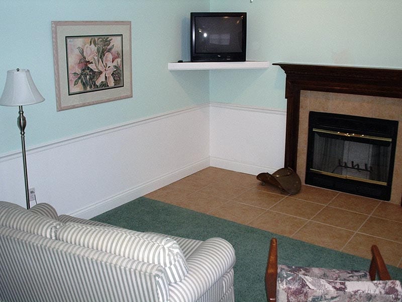 Fisherman's Apartment - living room with TV and fireplace.